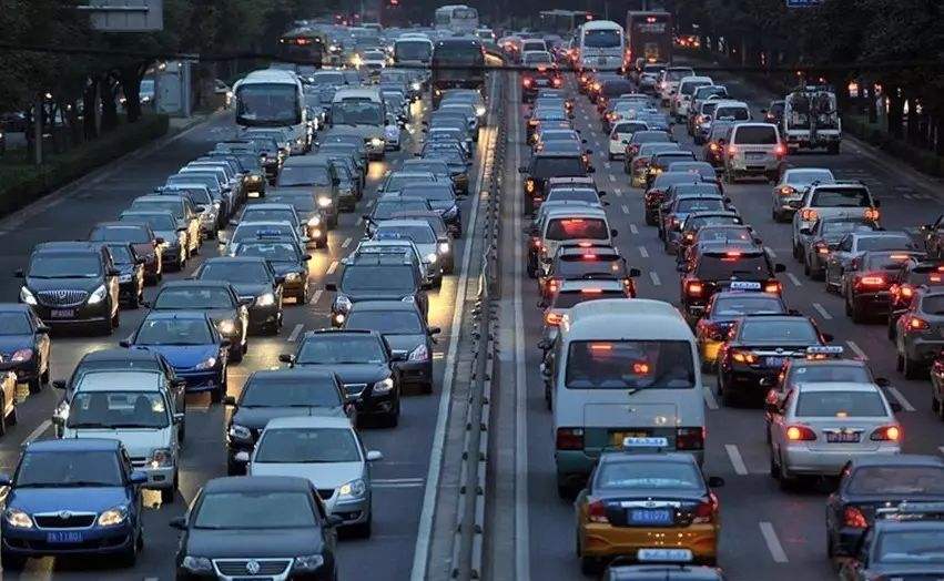 如何預(yù)防汽車自燃，萬一發(fā)生自燃該怎么辦？