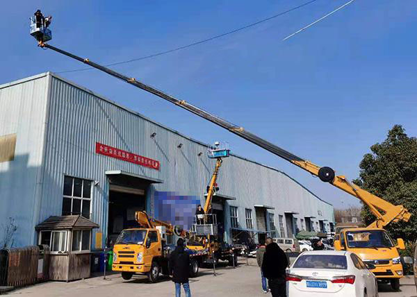 23米27米藍牌高空作業(yè)車收到很多客戶的青睞
