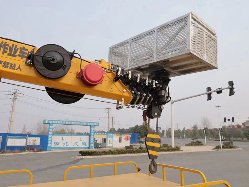 國六20米隨車吊式高空作業(yè)車